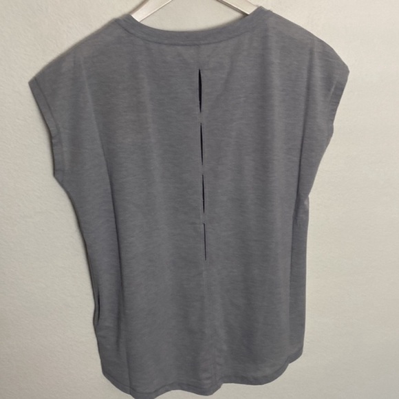 THE NORTH FACE Wander Slitback Short Sleeve Shirt Light Grey Women's Medium NWT - Picture 4 of 9